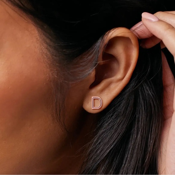 Wove Made jewelers monogram stud earrings LETTER E - Picture 6 of 6